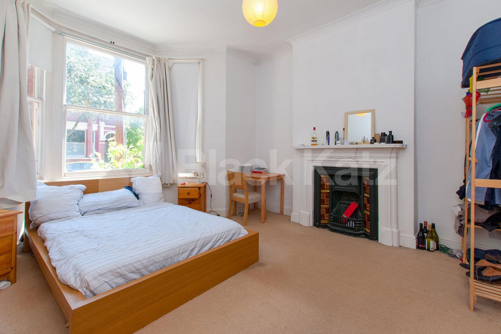 Arranged over two floors is this spacious 3 bedroom property with garden  Birnam Road, Finsbury Park - Holloway